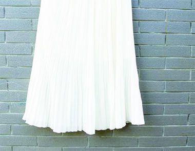 白色长裙怎么搭配好看 搭配白色长裙的方法