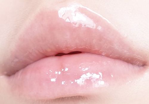 塗口紅嘴巴起皮怎麼辦 保護嘴唇的方法