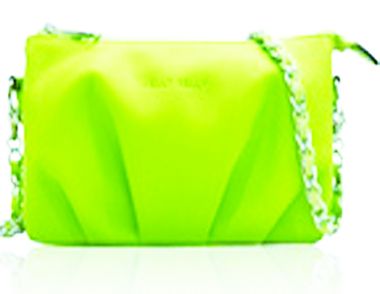 绿色衣服怎么配包 搭配绿色衣服的包包
