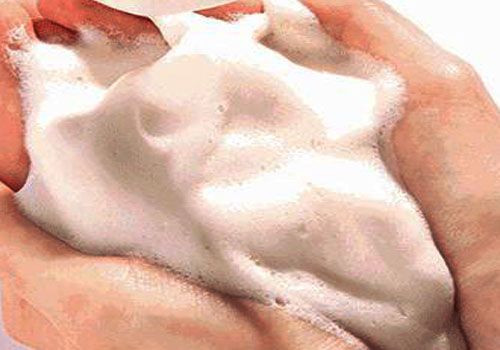 火山岩洗面奶适合什么皮肤 平价好用洗面奶有哪些