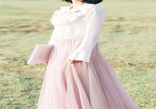粉色半身長裙搭配什麼外套 做一個浪漫甜美小公主