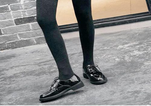 黑色靴子搭配什麼褲子好看 時尚帥氣盡顯潮流