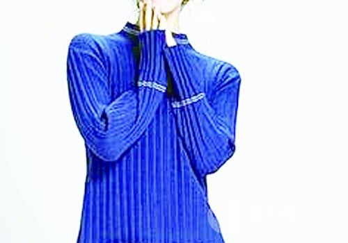 藍色毛衣