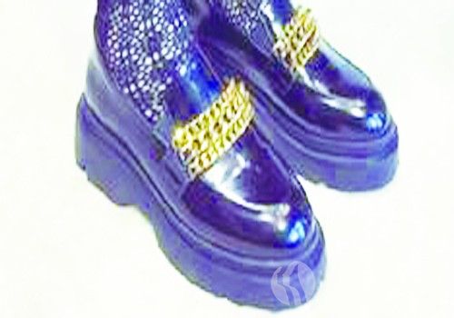 紫色外套鞋子