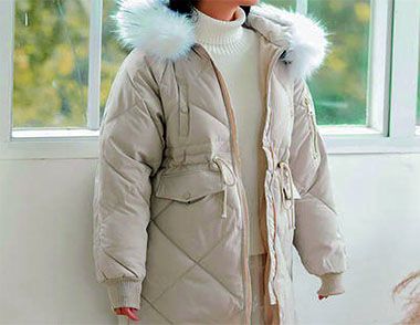 冬季女生米白色棉服怎麼搭配 米白色棉服內搭的選擇
