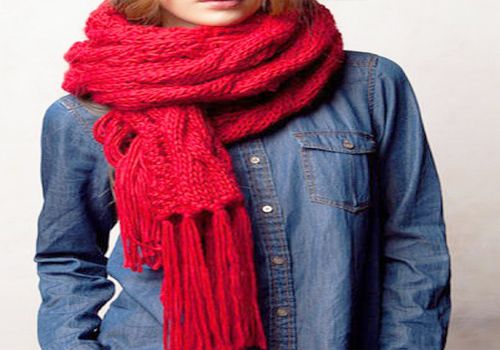 酒紅色圍巾搭配什麼衣服好看 冬季圍巾時尚搭配