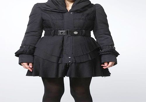 黑色羽絨服搭配什麼顏色褲子 冬季羽絨服搭配方法