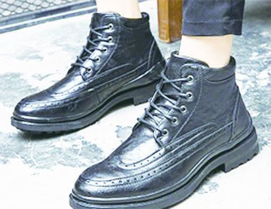 黑色長款馬丁靴怎麼搭配 適合黑色馬丁靴的襪子