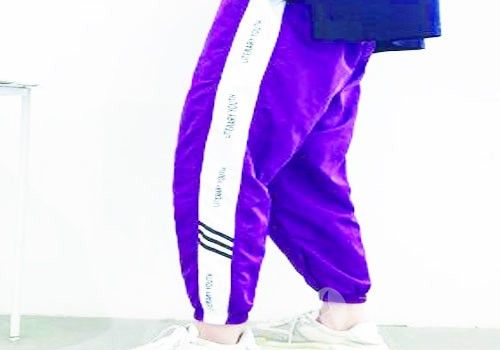 紫色运动裤款式