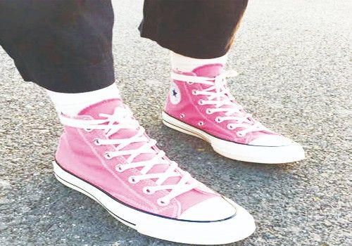 粉色鞋子搭配袜子