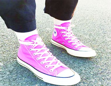 粉色鞋子配什么袜子 什么上衣适合粉色鞋子