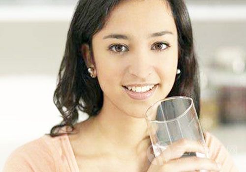 女人多喝水的好處