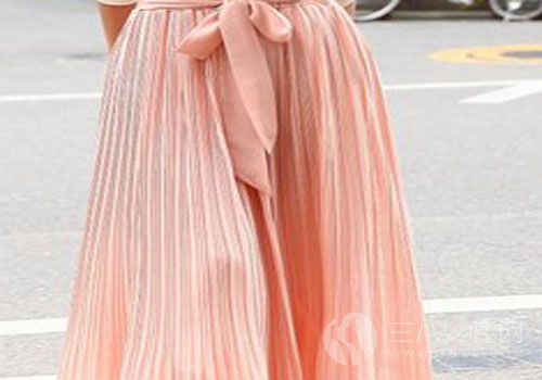 粉色的半身裙