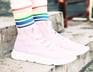 粉色鞋子配什么袜子 什么颜色的裤子适合搭配粉色鞋子