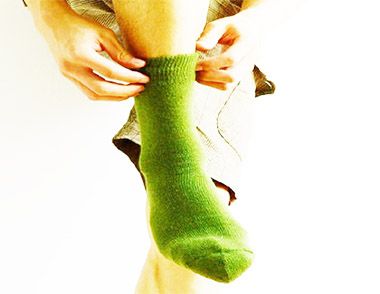 绿色袜子配什么颜色鞋子 什么款式的绿色鞋子比较好看