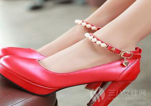 红色高跟鞋