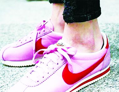 春秋粉色運動鞋忌諱的搭配 什麼顏色的襪子適合搭配粉色運動鞋