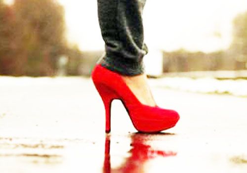 红色高跟鞋