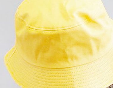 黃漁夫帽搭配什么衣服 減齡又好看的搭配方法