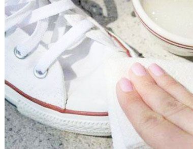 白鞋子洗後發黃是什麼原因