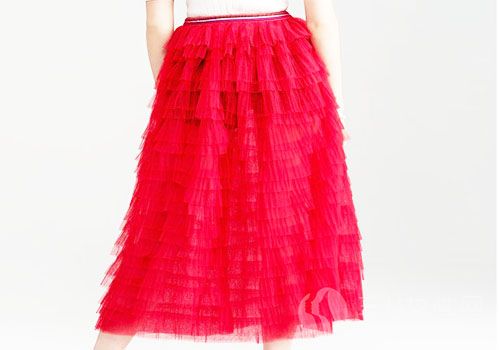 红色半身长裙