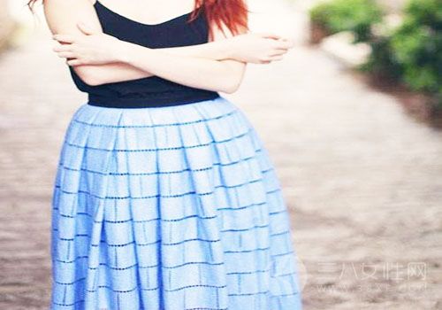 蓝色格子裙