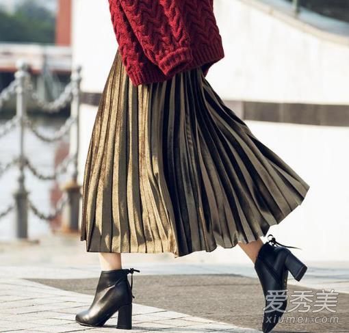 秋天服装印花裙配搭图 跟随霓虹灯妹纸穿防寒保暖又时尚潮流!