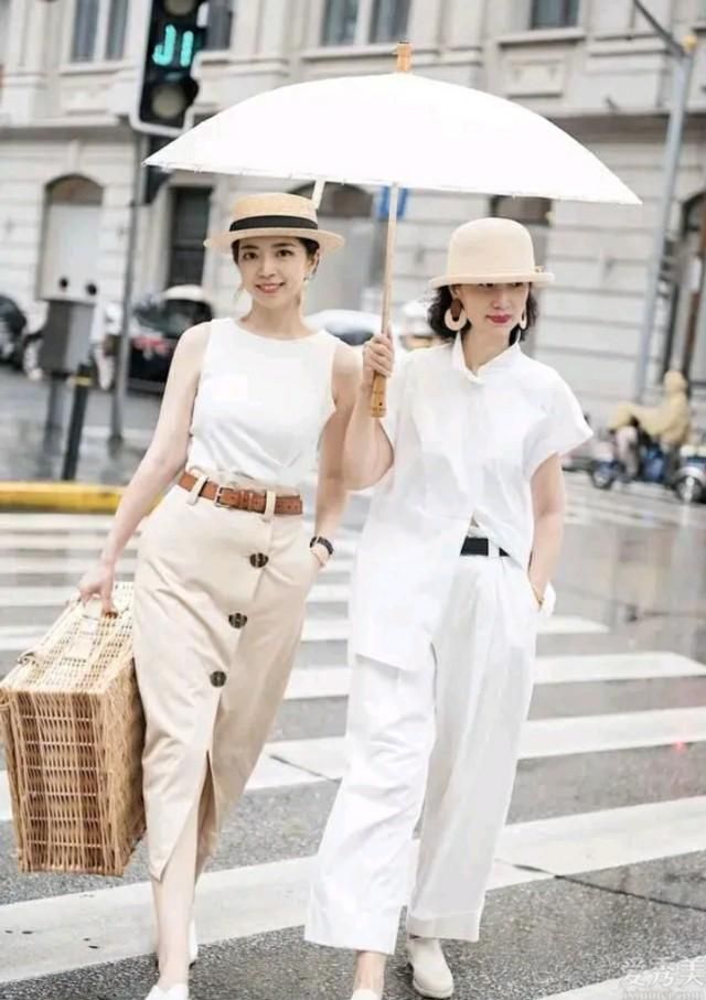 这个夏天很流行的“单色”长袖连衣裙，搭配高跟鞋子，简直美翻了