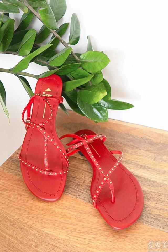 易祥千玺的VETEMENTS飞机场穿衣搭配，你学好了没有？