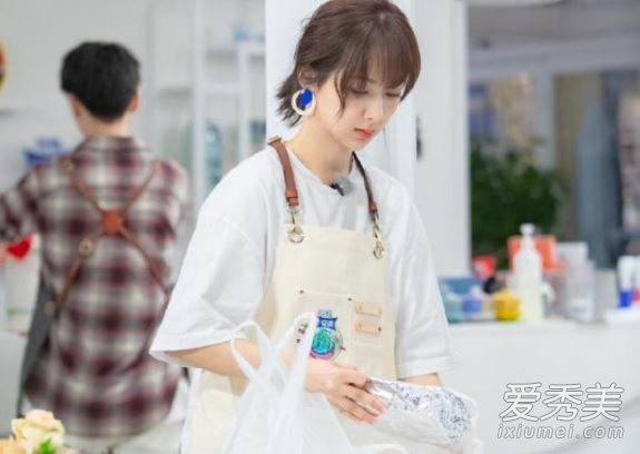 中餐厅3第四期杨紫李现相同衣服裤子要多少钱 中餐厅3第四期杨紫李现相同哪个品牌