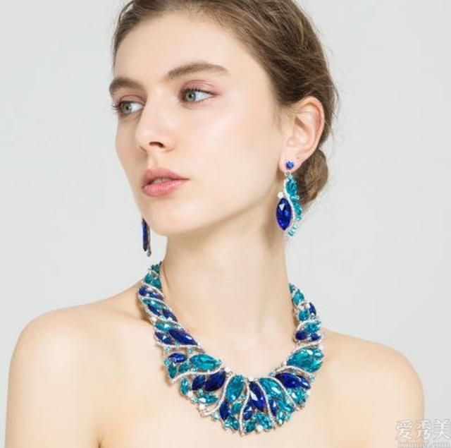 真正圆滑世故的女人不容易戴这4种饰品,显划算没气场!