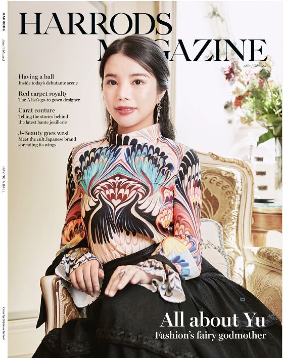 余晚晚走上Harrods时尚杂志封面,美国热血传奇百货商店将其称为新一代“时尚潮流教母”