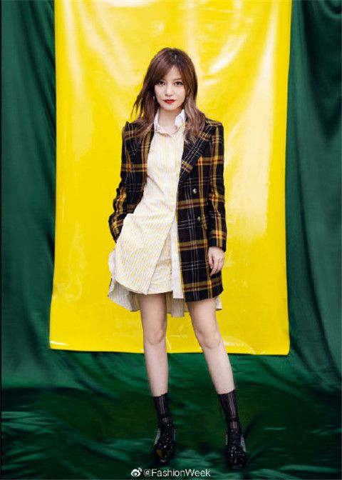 演员请就位赵微格子西装是什么牌子 etro是什么级别知名品牌