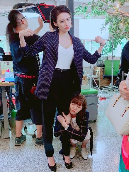 大家不能是朋友职场穿搭 韩可菲才算是应当拿女主角台本的人！