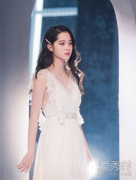 创造营迪丽热巴衣服裤子是什么牌子 创造营第八期迪丽热巴衣服品牌详细介绍