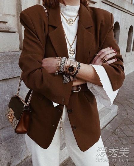 2019初春美丽流行元素是它!深棕色最好色彩搭配