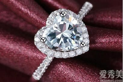 十颗稀缺美钻陪着你体会出彩色钻石的绝世风华