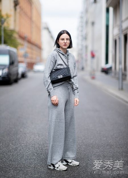 秋季一定免不了一件时尚潮流连帽卫衣!6种零难度系数穿衣搭配小白也可以轻轻松松掌控