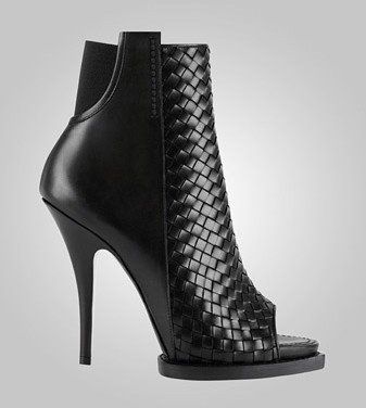 老娘踩的并不是高宽比,是孤独”——春夏季流行高跟鞋