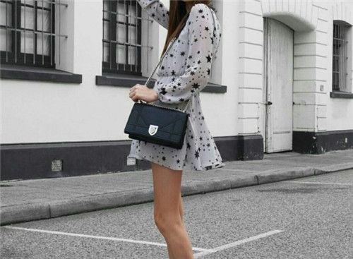 黄皮肤女孩如何穿衣搭配 黄皮肤合适什么样的衣服裤子