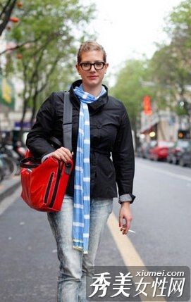 时尚街拍上海美女围脖紧急寒流天