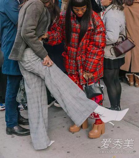 冬季穿长大衣 阔脚裤的女性才最有气质！4种颜色法术轻松玩时尚潮流心计