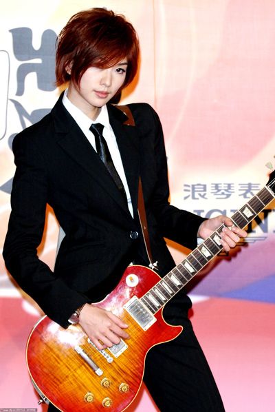 时尚品类配搭 女明星们的领结情怀