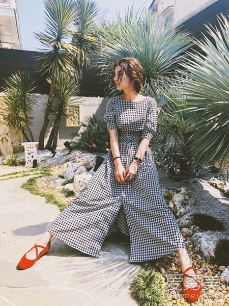 夏天初入职场如何穿阔脚裤漂亮？自然是一套穿最好是！