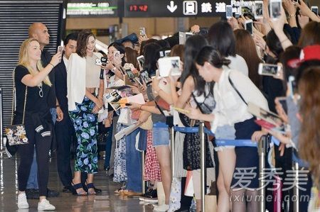 米兰达可儿结婚后最新街拍照片 米兰达可儿时尚街拍2017