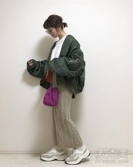 连绵阴雨也挡不住春天的脚步！3款单品打造不做作好感穿搭