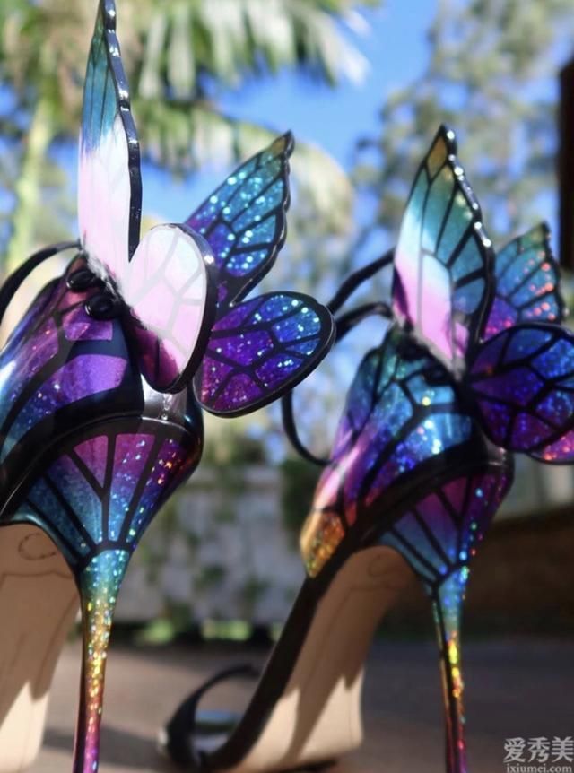 SophiaWebster雅致美好的蝴蝶，当之无愧的脚跟造型艺术