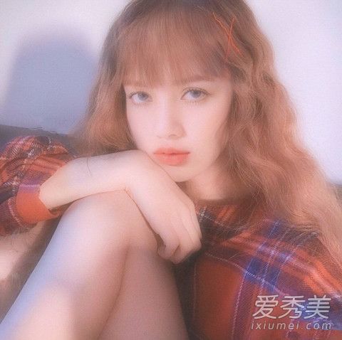lisa私服穿搭技巧 LISA的私服穿搭超简单、超好上手，这些单品你绝对都有