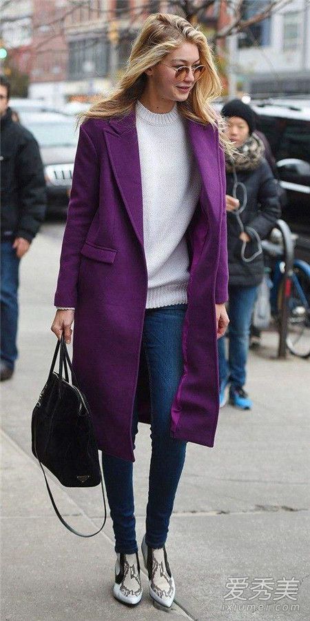 紫色大衣配什么颜色围巾 紫色大衣里面搭配什么