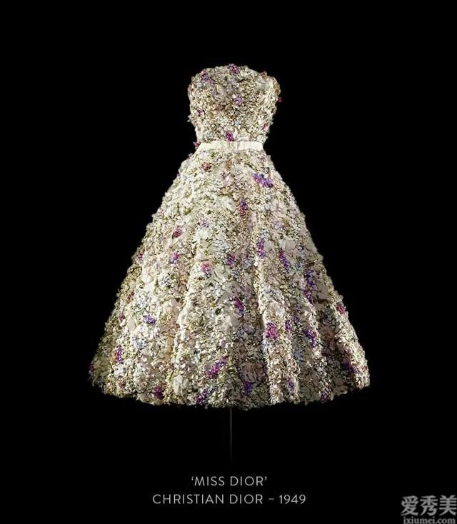 迪奥Dior设计的6款历史造型艺术服装，历史的沉定表达对生活的喜爱